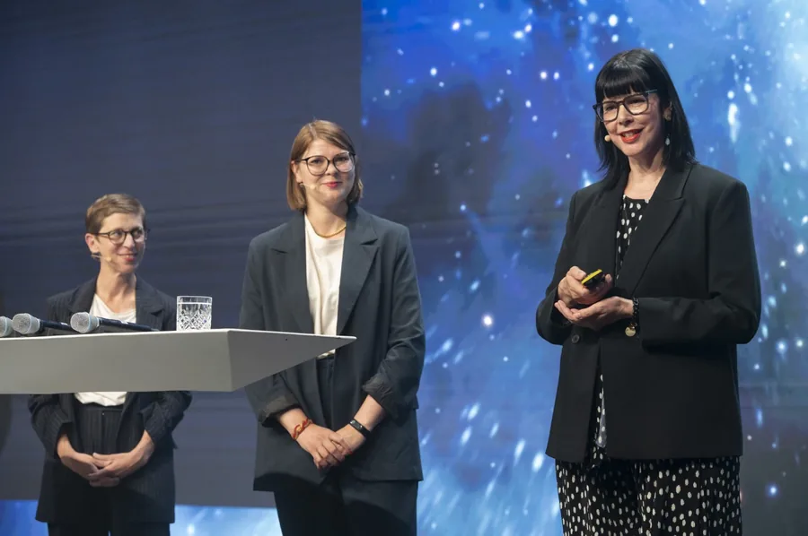 SISTERHOOD and going→fwd on stage at Marketingtag AT